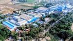 Hindistan’ın Pondicherry kentinde bulunan Unilever Evde Bakım ürünleri fabrikasının havadan görünümü; mavi ve beyaza boyanmış büyük endüstriyel binalardan oluşan bir kompleks.